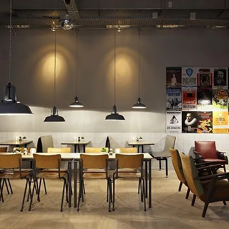 The Social Hub 3*