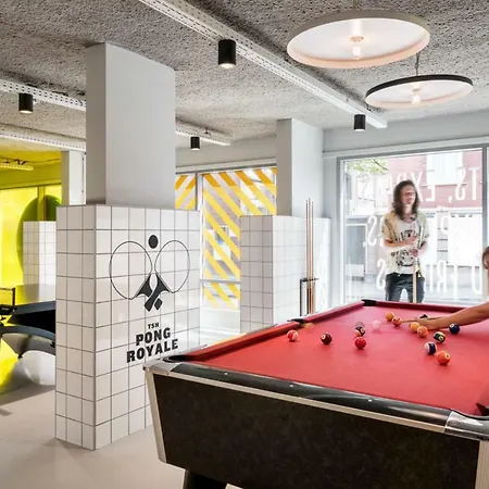 The Social Hub 3*
